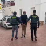 Imagen del detenido, custodiado por la Guardia CivilGUARDIA CIVIL01/12/2022