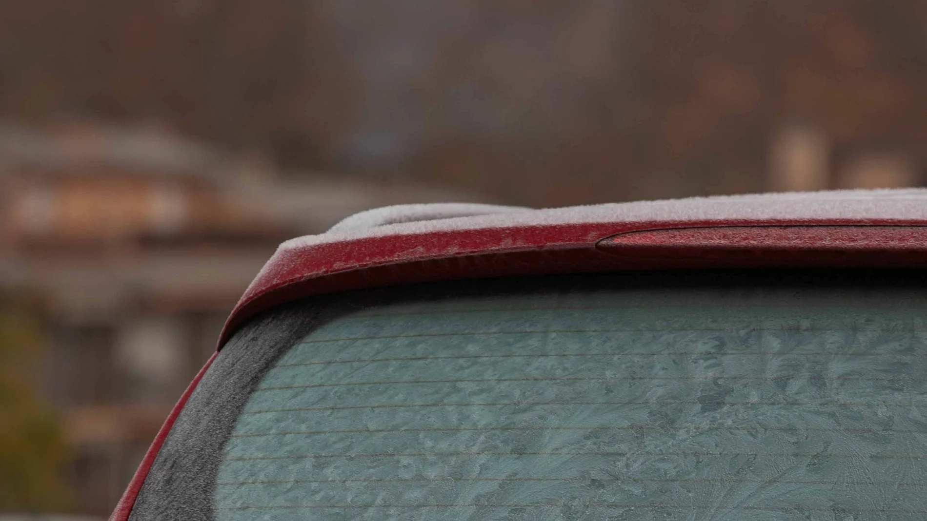 Un vehículo con la luna helada