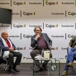 Alberto González Troyano, David Fernández y Pepe Lugo, en los Encuentros de La Razón en la Fundación Cajasol