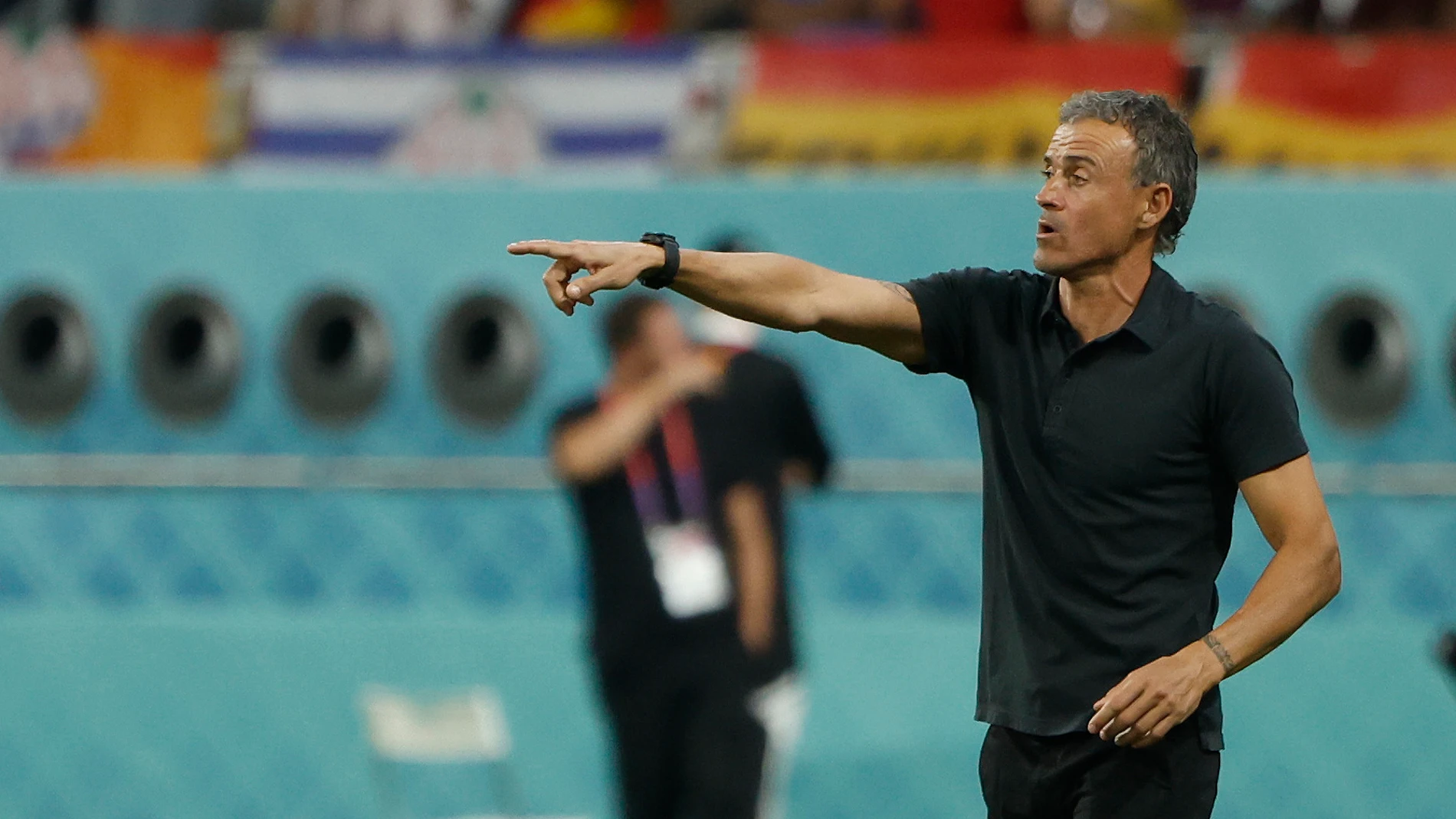 El seleccionador de España Luis Enrique dando instrucciones a los suyos