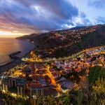 La isla combina naturaleza con coquetos pueblos de gran belleza