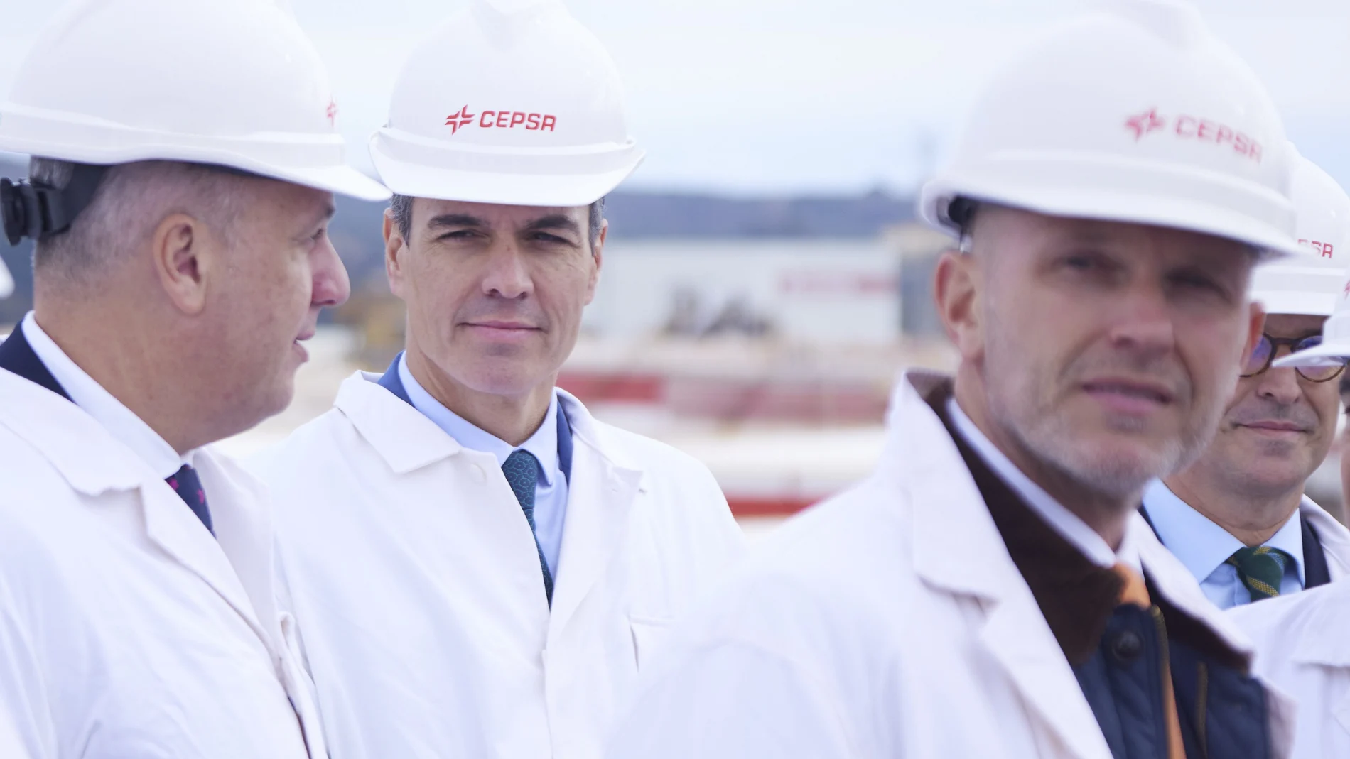 El presidente del gobierno de España, Pedro Sánchez, en la presentación del proyecto de Cepsa 'Valle andaluz del Hidrógeno Verde' en la Refinería Cepsa de San Roque