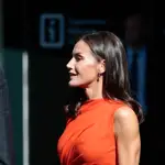 La Reina Letizia con vestido de Zara en Tenerife.