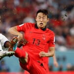 Corea logrando el gol