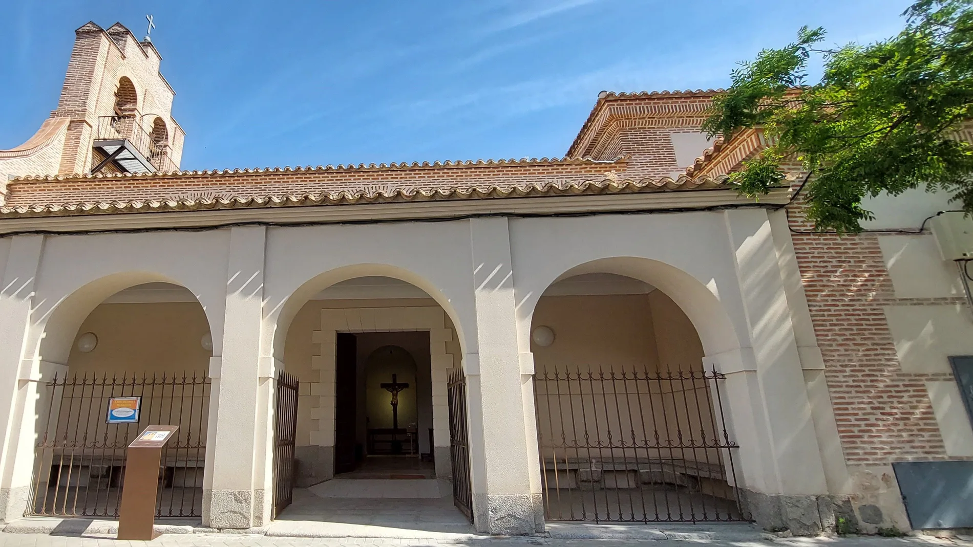 Fachada de la iglesia de Canillas