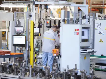 Trabajador de una fábrica de Renault Trabajador de una fábrica de Renault