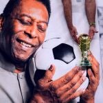 Esta es una de las últimas pancartas que la afición brasileña ha dedicado a Pelé