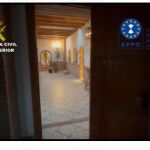 Interior de una de las lujosas villas registradas por la Guardia Civil