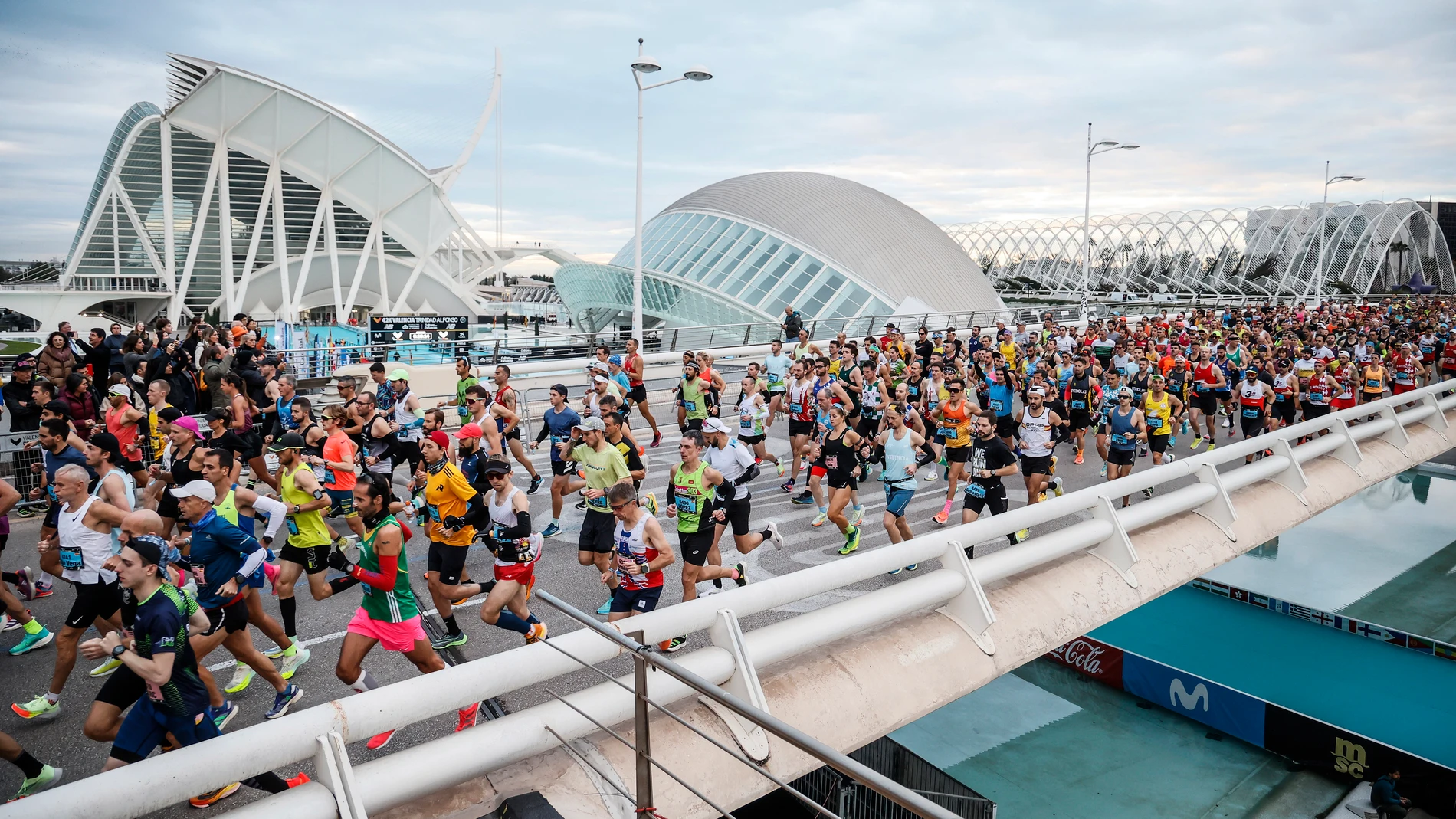 Corredores participan en el Maratón de Valencia Trinidad Alfonso