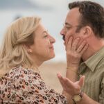 Carmen Machi y Javi Gutiérrez en una escena de "Mañana es hoy"