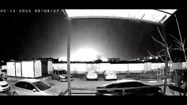 Captura de pantalla del circuito cerrado de televisión que muestra la explosión en la base aérea rusa Engels-2