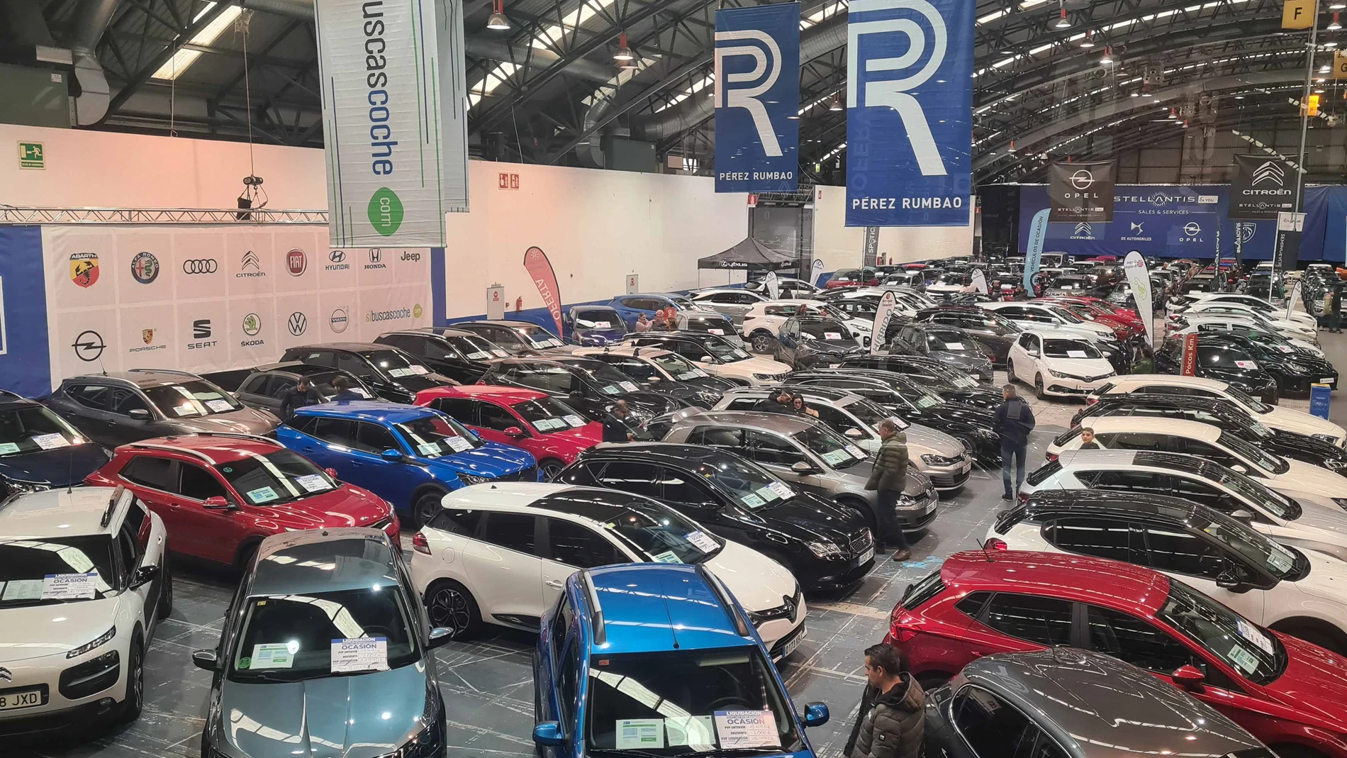 Coches de ocasión en una feria.