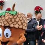 El presidente de la Diputación, Fernando Rodríguez Villalobos, el delegado del Gobierno de la Junta en Sevilla, Ricardo Sánchez, y el alcalde de la localidad sevillana de El Pedroso, Juan Manuel Alejo, han inaugurado la Feria de Muestras. DIPUTACION DE SEVILLA