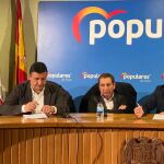 Pedro Rollán en la sede del PP de Ávila junto a Carlos García