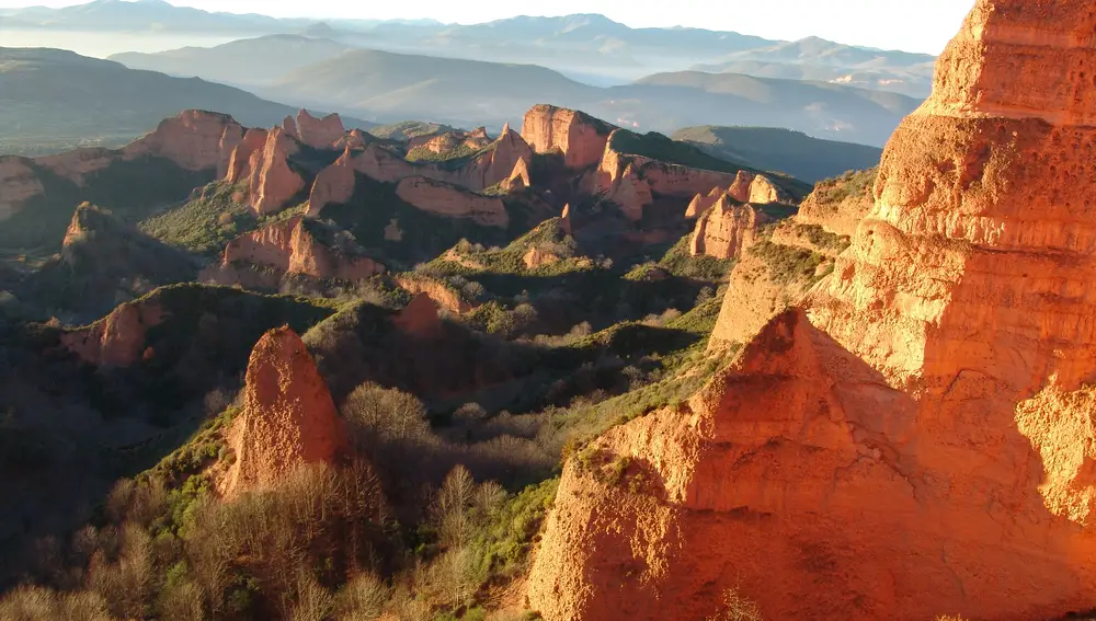 Una vista panorámica de Las Médulas (León), resultado de las explotaciones auríferas romanas