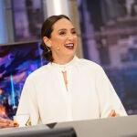 Tamara Falcó en 'El Hormiguero' con look perfecto para Navidad.