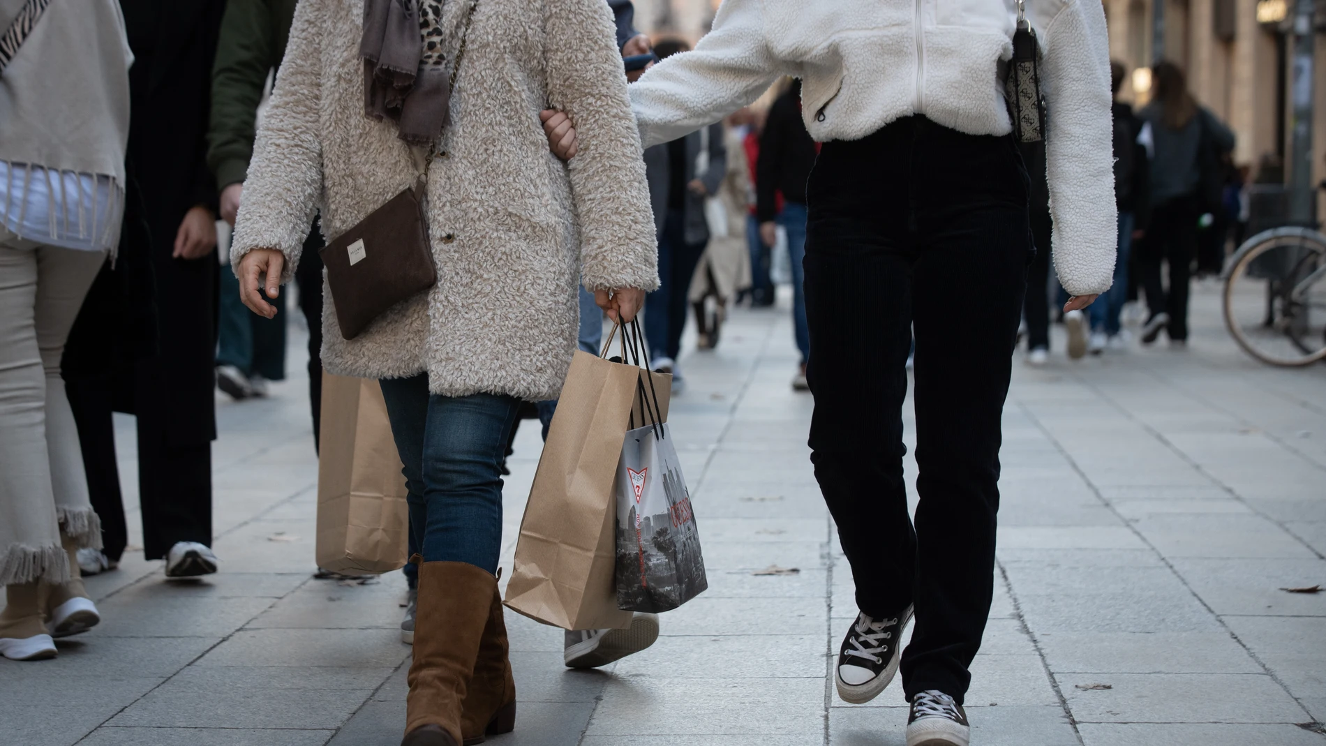 Las cenas navideñas y los regalos para amigos y familia hacen de diciembre uno de los meses con más gastos de todo el año