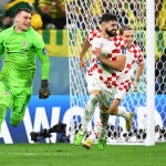 Livakovic celebrando la parada ganadora