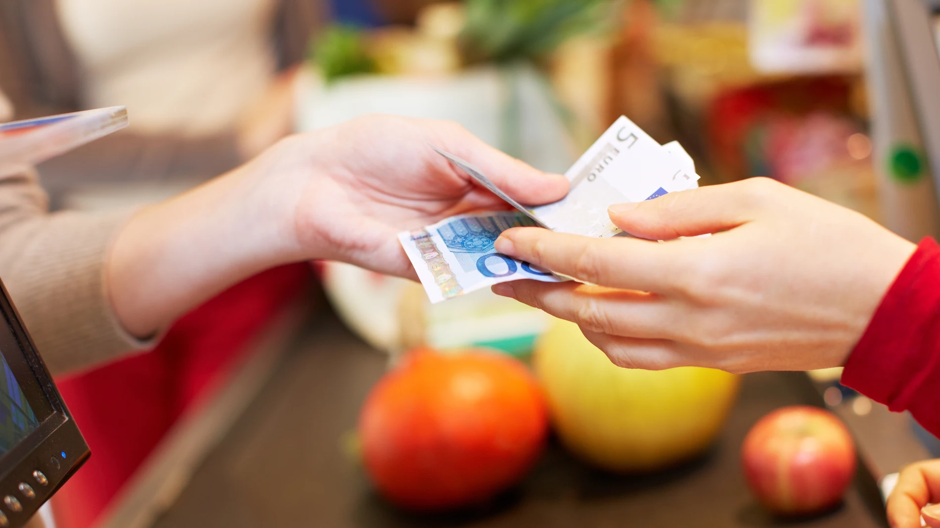 El 66% de las compras en tienda se pagan en efectivo, el 28% con tarjeta y el 6% con «apps»