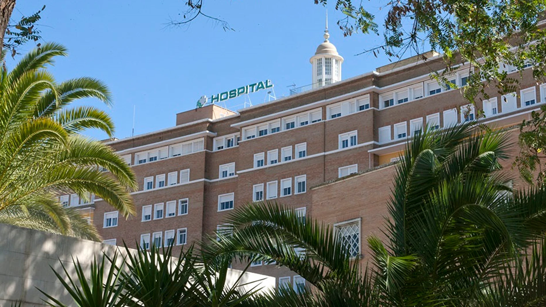 Fachada del Hospital Virgen del Rocío de Sevilla