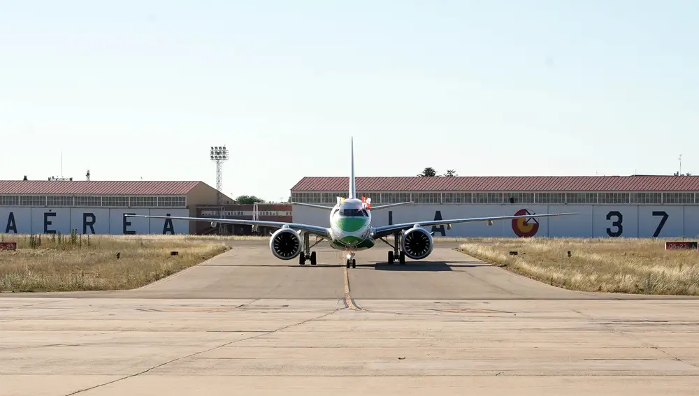 Llegada de un vuelo al aeropuerto de Villanubla (Valladolid)