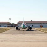 Llegada de un vuelo al aeropuerto de Villanubla (Valladolid)