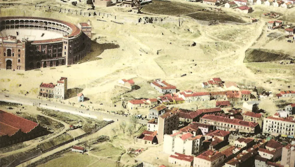 Foto coloreada con la colonia al fondo