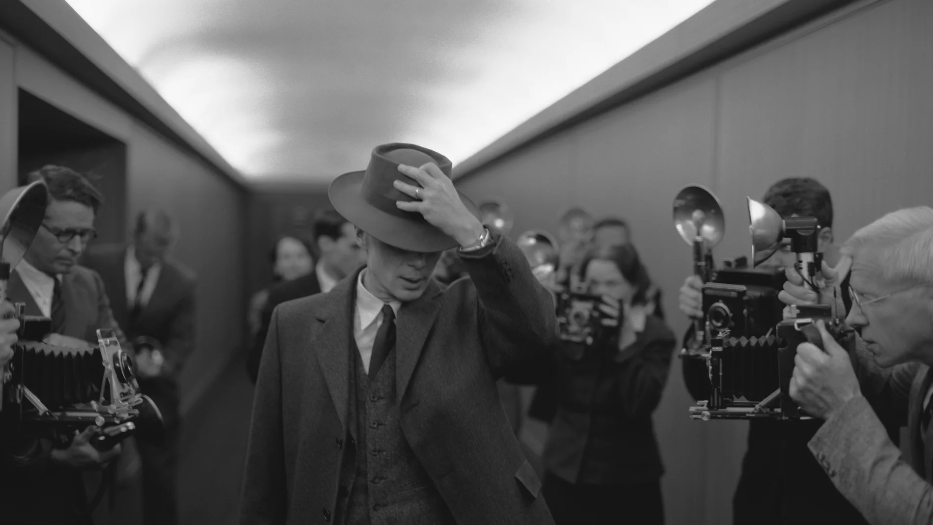 Imagen cedida por Universal Pictures en la que aparece Cillian Murphy interpretando a Robert Oppenheimer