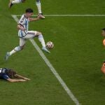 Julián Álvarez, en el momento de marcar el 2-0 en la semifinal entre Argentina y Croacia