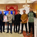 El presidente de la Diputación de Zamora, Francisco José Requejo, presenta el torneo, con alguno de los organizadores y participantes