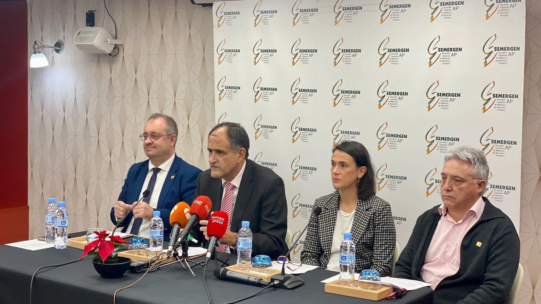 Presentación del balance con el presidente, José Polo (segundo por la izquierda)