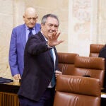 El secretario general del PSOE de Andalucía y Portavoz del Grupo Parlamentario Socialista, Juan Espadas, durante la primera jornada del Pleno del Parlamento andaluz en el Parlamento de Andalucía