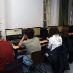 Alumnos del IE San Roque de Badajoz trabajando en la creación de mapas interactivos
