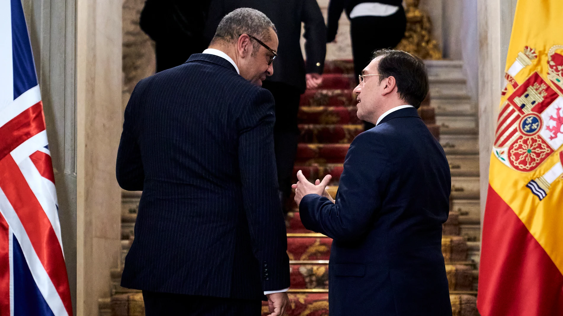 El ministro de Asuntos Exteriores, Unión Europea y Cooperación, José Manuel Albares (d), recibe a su homólogo británico, James Cleverly (i), en el Ministerio de Asuntos Exteriores, Unión Europea y Cooperación, a 14 de diciembre de 2022, en Madrid (España). El encuentro se produce dos semanas después de que Albares, en la rueda de prensa posterior a su reunión con las autoridades del Campo de Gibraltar, comentara que el acuerdo entre Reino Unido y la Unión Europea sobre Gibraltar podría llegar antes de finales de año.14 DICIEMBRE 2022;MADRID;ALBARES;HOMOLOGO BRITANICO;MINITERIO ASUNTOS EXTERIORESA. Pérez Meca / Europa Press14/12/2022