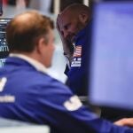 Operadores de bolsa en Wall Street (Nueva York), a 14 de diciembre de 2022