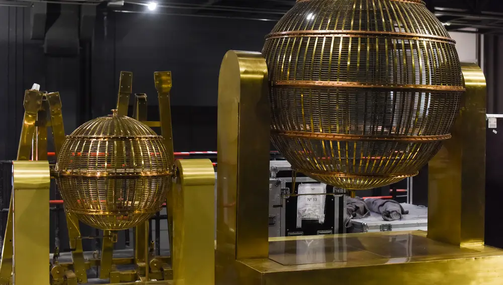 Los bombos del Sorteo Extraordinario de Navidad en el Teatro Real