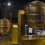 Los bombos del Sorteo Extraordinario de Navidad en el Teatro Real