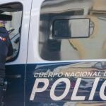 Un agente de la Policía Nacional
