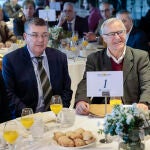 El alcalde de València, Joan Ribó (c), en la imagen, junto a la vicepresidenta Aitana Mas y el presidente de Les Corts, Enric Morera, protagoniza el desayuno informativo del "Fórum Europa. Tribuna Mediterránea"