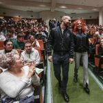 Los astronautas Pablo Álvarez Fernández y Sara García Alonso, recientemente seleccionados por la Agencia Espacial Europea para formar parte de su equipo, participan en un coloquio en el Salón de Actos de la Escuela de Ingenierías Industrial, Informática y Aeroespacial de la ULE