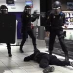 Simulacro de la Policía Nacional en un centro comercial de El Puerto (Cádiz). POLICÍA NACIONAL