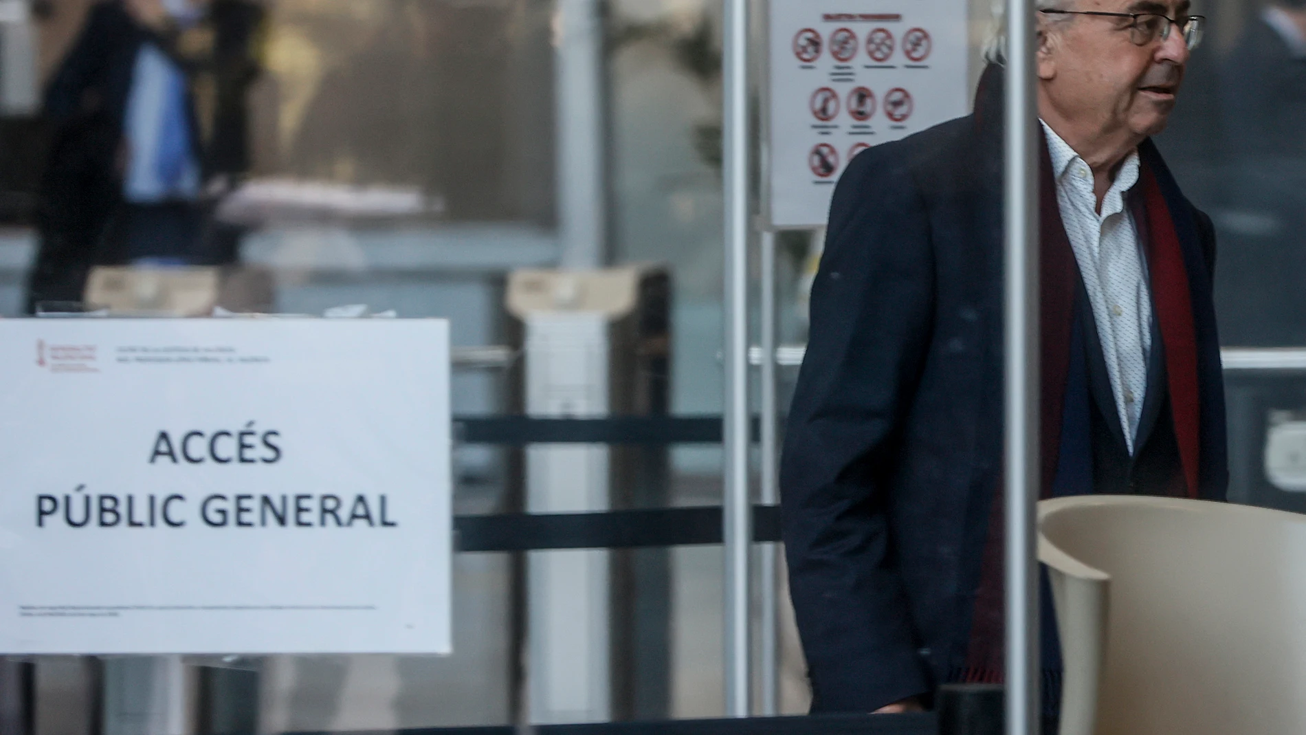 El exresponsable de las finanzas del PSPV-PSOE Pepe Cataluña a su llegada a la Ciudad de la Justicia de Valencia para declarar por el "caso Azud"