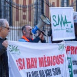 Manifestantes en la concentraci&oacute;n a las puertas del Palacio de San Telmo