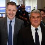 Bernd Reichart, CEO de la Superliga, con Florentino Pérez y Joan Laporta