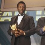 Pelé y Maradona, en una entrega de premios en marzo de 1987