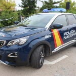 La Policía Nacional detiene a un hombre por amenazar al empleado de un pub con una táser