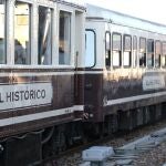 El presidente de la Diputación de León, Eduardo Morán, y el diputado de Turismo, Nicanor Sen, asisten junto al presidente de Renfe, Isaías Táboas, a la salida del tren turístico ‘Ruta del sabor ferroviario y la minería’