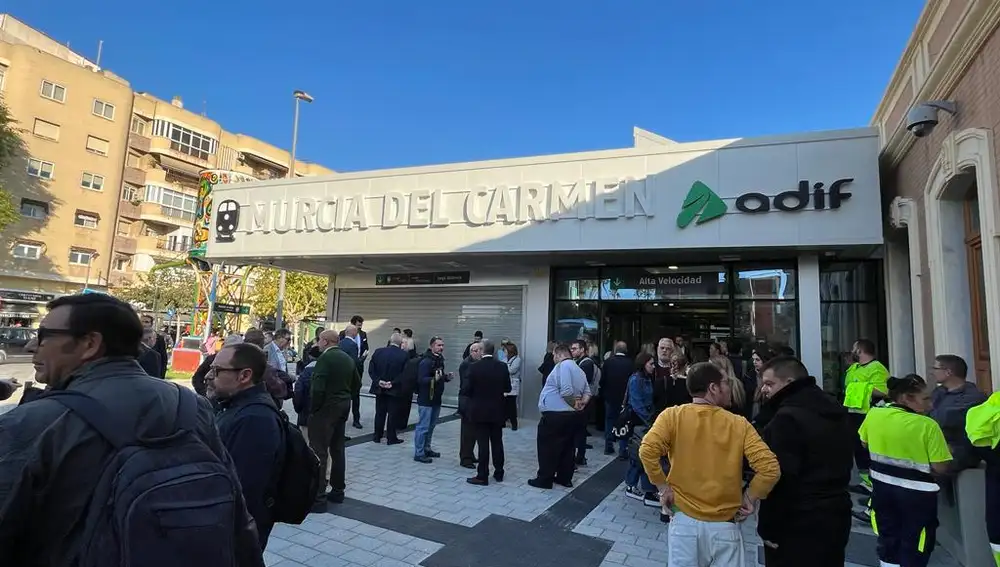 Fachada de la recién estrenada estación del AVE en la ciudad de Murcia