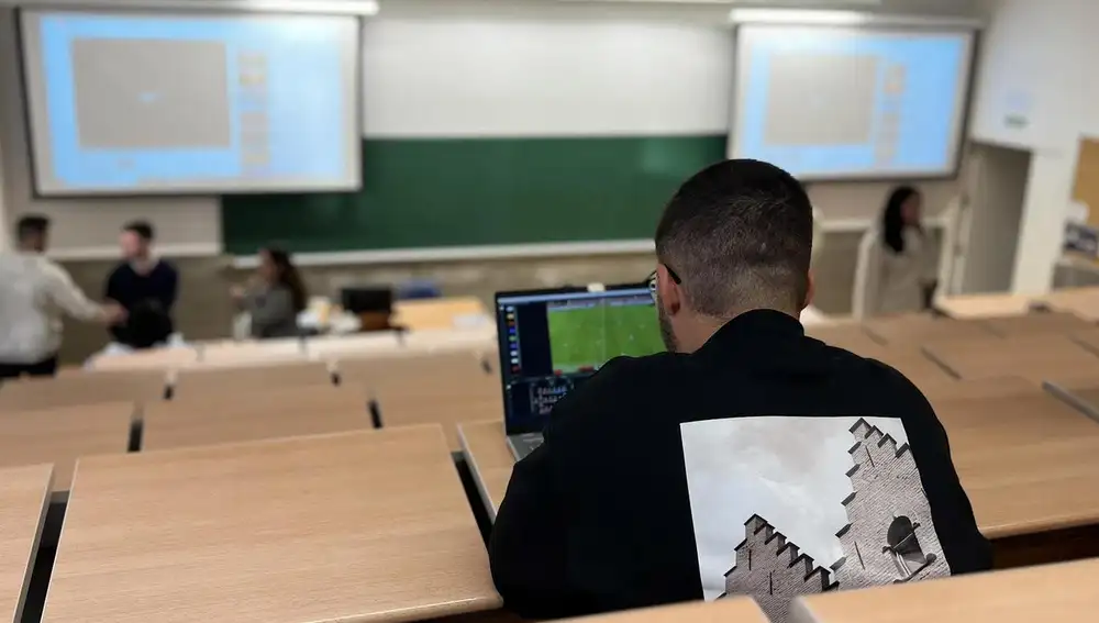 Juanjo Ramos analizando al Sevilla en la Universidad