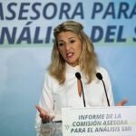 La vicepresidenta segunda y ministra de Trabajo y Economía Social, Yolanda Díaz, durante la rueda de prensa